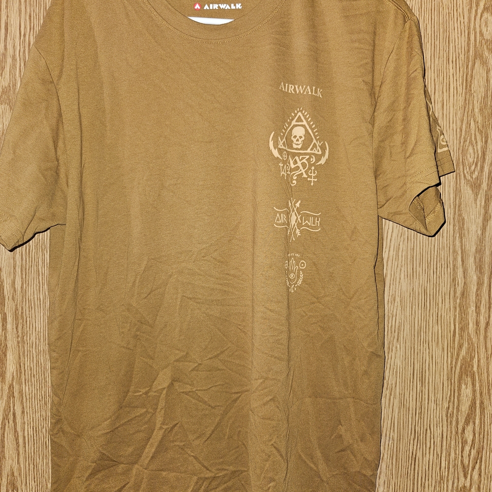 Airwalk Men's Tan Graphic T-Shirt